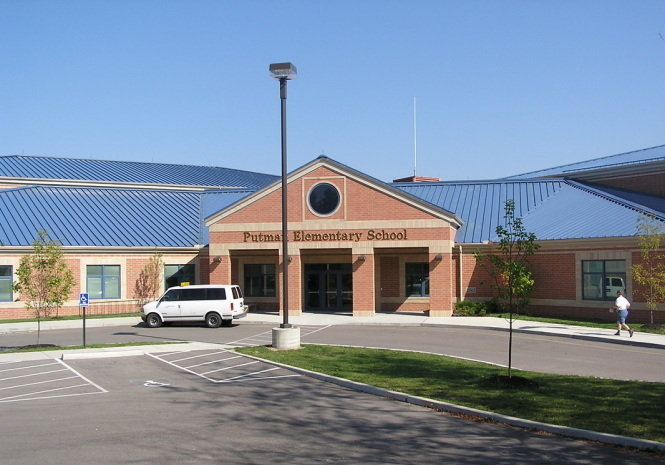 exterior view of Putman Elementary School Building